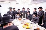 מסיבה לטובת די נייע בנין פון מוסדות "יטב לב" ירושלים עיה"ק, בבית הנגיד מוה"ר ישעי' בערנאטה הי"ו, מראשי חברי הצלה, בראשות כ"ק אדמו"ר מסאטמאר שליט"א 