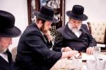 מסיבה לטובת די נייע בנין פון מוסדות "יטב לב" ירושלים עיה"ק, בבית הנגיד מוה"ר ישעי' בערנאטה הי"ו, מראשי חברי הצלה, בראשות כ"ק אדמו"ר מסאטמאר שליט"א 