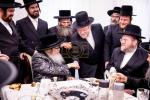מסיבה לטובת די נייע בנין פון מוסדות "יטב לב" ירושלים עיה"ק, בבית הנגיד מוה"ר ישעי' בערנאטה הי"ו, מראשי חברי הצלה, בראשות כ"ק אדמו"ר מסאטמאר שליט"א 