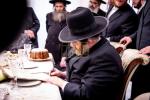 מסיבה לטובת די נייע בנין פון מוסדות "יטב לב" ירושלים עיה"ק, בבית הנגיד מוה"ר ישעי' בערנאטה הי"ו, מראשי חברי הצלה, בראשות כ"ק אדמו"ר מסאטמאר שליט"א 