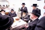 מסיבה לטובת די נייע בנין פון מוסדות "יטב לב" ירושלים עיה"ק, בבית הנגיד מוה"ר ישעי' בערנאטה הי"ו, מראשי חברי הצלה, בראשות כ"ק אדמו"ר מסאטמאר שליט"א 