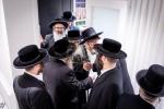 מסיבה לטובת די נייע בנין פון מוסדות "יטב לב" ירושלים עיה"ק, בבית הנגיד מוה"ר ישעי' בערנאטה הי"ו, מראשי חברי הצלה, בראשות כ"ק אדמו"ר מסאטמאר שליט"א 