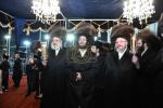 בילדער פון שמחת החתונה בחצר הקודש בעלזא