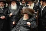 בילדער פון שמחת החתונה בחצר הקודש בעלזא