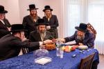 האדמו"ר מבאבוב - 45 באזוכט די מוסדות אין יוניאן‎