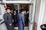 האדמו"ר מבאבוב - 45 באזוכט די מוסדות אין יוניאן‎