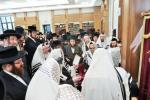 כ"ק אדמו"ר מסאטמאר שליט"א ביי א וואכנאכט און ברית פון א אייניקל 