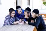 ערשטע טאג אין מחנות רב טוב סאטמאר‎