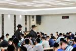 כ"ק אדמו"ר מסאטמאר שליט"א באזוכט מתמידים אהבת התורה שע"י מוסדות סאטמאר