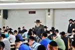 כ"ק אדמו"ר מסאטמאר שליט"א באזוכט מתמידים אהבת התורה שע"י מוסדות סאטמאר