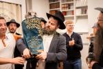 הכנסת ס"ת אין "סולומון הילס" רוסלאנד, מיט צוויי ספרי תורה אשכנזי  און ספרדי