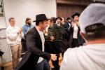 הכנסת ס"ת אין "סולומון הילס" רוסלאנד, מיט צוויי ספרי תורה אשכנזי  און ספרדי