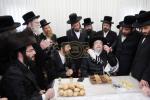שמחת הברית של בן הנולד אצל הרב משה גולדמאן שליט"א אין שטוב פון הרה"ק רבי יעקב מאיר שעכטער שליט"א בהשתתפות כ"ק אדמו"ר מזוועהיל שליט"א.