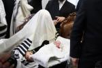שמחת הברית של בן הנולד אצל הרב משה גולדמאן שליט"א אין שטוב פון הרה"ק רבי יעקב מאיר שעכטער שליט"א בהשתתפות כ"ק אדמו"ר מזוועהיל שליט"א.