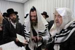 שמחת הברית של בן הנולד אצל הרב משה גולדמאן שליט"א אין שטוב פון הרה"ק רבי יעקב מאיר שעכטער שליט"א בהשתתפות כ"ק אדמו"ר מזוועהיל שליט"א.