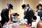 כ"ק אדמו"ר מסאטמאר שליט"א ביי כתיבת האותיות ביי ר' אנטשיל גאלדבערגער הי"ו