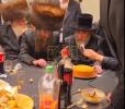 כ"ק אדמו"ר מראחמסטריווקא שליט"א טרעט אויף ביי שבע ברכות לבן אחד מחסידיו