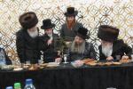 כ"ק אדמו"ר מסאדיגורא ירושלים שליט"א באטייליגט זיך ביי א בר מצוה פון א אייניקל פונעם גבאי