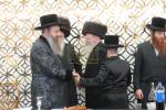 כ"ק אדמו"ר מסאדיגורא ירושלים שליט"א באטייליגט זיך ביי א בר מצוה פון א אייניקל פונעם גבאי