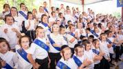 מעמד הכנסת ספר תורה אין מחנה אהל ברוך קראסנא  אריינגעגעבן דורך די חשובה מנכ"ל המחנה הרב דוד וואגעל הי"ו  בהשתתפת אלפי תלמידי המחנה ובראשם הגה"צ אבד"ק קראסנא שליט"א