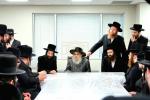 כ"ק אדמו"ר מסאטמאר שליט"א אויף א מסיבת לחיים אין די אפיסעס פון הרבני הנגיד ר' אברהם בראך הי"ו אין לינדען.
