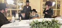 כ"ק אדמו"ר מסאטמאר שליט"א ביים שמחת סיום הש"ס דורך הר"ר יואל ברי"א וויינבערגער שליט"א - מנהל קביעות עתים ק"י, פארגעקומען אין די זאלן פון קרן ויואל משה