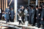 כ"ק אדמו"ר מסאטמאר שליט"א ביים מעמד יציקת הבורות ומסיבת לחיים אינעם מקוה פון ביהמ"ד סאטמאר אין לינדען