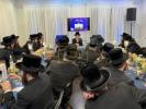 מסיבה אין מאנסי לרגל ביהמ"ד פון כ"ק אדמו"ר מטשערנאביל שליט"א אין בני ברק בביתו פון ר' פנחס אהרן זוסמאן