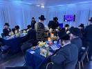 מסיבה אין מאנסי לרגל ביהמ"ד פון כ"ק אדמו"ר מטשערנאביל שליט"א אין בני ברק בביתו פון ר' פנחס אהרן זוסמאן