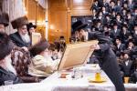 שבת יארצייט פון הרה"ק מצאנז קלויזענבורג זי"ע ביי בנו כ"ק אדמו"ר מצאנז קלויזענבורג שליט"א