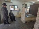 כ"ק גאב"ד מאקאווא שליט"א ביי קבר הרה"ק האמרי יוסף מספינקא זי"ע