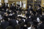 חומש סעודה פון תלמוד תורה "דברי חנה" קאלאשיץ - מאנסי, בנשיאות כ"ק מרן אדמו"ר משינאווא שליט"אפארגעקומען דעם פארגאנגענעם זונטאג אין ביהמ"ד שינאווא מאנסי