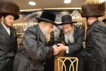 שמחת השבע ברכות דורך מרכז הכוללים ראחמיסטריווקא לכבודו פונעם מנהל הכוללים הרה"ח ר' חיים שמואל טווערסקי בראשות כ"ק אדמו"ר מראחמסטריווקא שליט"א 