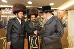 שמחת השבע ברכות דורך מרכז הכוללים ראחמיסטריווקא לכבודו פונעם מנהל הכוללים הרה"ח ר' חיים שמואל טווערסקי בראשות כ"ק אדמו"ר מראחמסטריווקא שליט"א 