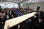 כ"ק אדמו"ר מגור שליט"א ביים פארהער במסגרת לימוד מזומנים אין מוסד שיח סוד פאר בחורים מיט ספעציעלע געברויכן