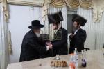 הגאון רבי מיכל זילבער שליט"א באזוכט ביי הגה"צ גאב"ד זוועהיל שליט"א לרגל די חתונה פון א קינד