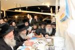 הרה"צ רבי אלימלך בידערמאן שליט"א און כ"ק אדמו"ר מנדבורנא שליט"א ביים ציון אור החיים הקדוש זי"ע 