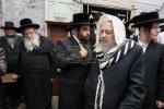הרה"ק רבי יעקב מאיר שעכטער שליט"א דינט אלץ מוהל היינט ביי 5 ברית'ן, אין באטייליגונג פון הגר"ש אלתר שליט"א 