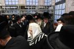 הרה"ק רבי יעקב מאיר שעכטער שליט"א דינט אלץ מוהל היינט ביי 5 ברית'ן, אין באטייליגונג פון הגר"ש אלתר שליט"א 