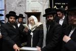 הרה"ק רבי יעקב מאיר שעכטער שליט"א דינט אלץ מוהל היינט ביי 5 ברית'ן, אין באטייליגונג פון הגר"ש אלתר שליט"א 