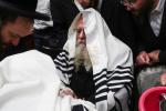 הרה"ק רבי יעקב מאיר שעכטער שליט"א דינט אלץ מוהל היינט ביי 5 ברית'ן, אין באטייליגונג פון הגר"ש אלתר שליט"א 