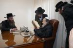 ביקור פנימי ואסיפת הוד בבית הרה"ק רבי יעקב מאיר שעכטער שליט"א ע"י עורכי נגידי ותומכי מכון דורשי יחודך