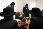 ביקור פנימי ואסיפת הוד בבית הרה"ק רבי יעקב מאיר שעכטער שליט"א ע"י עורכי נגידי ותומכי מכון דורשי יחודך
