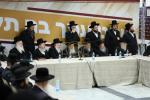 כ"ק אדמו"ר מגור שליט"א באטייליגט זיך ביים דינער לטובת ביהמ"ד הגדול גור 