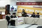 כ"ק אדמו"ר מגור שליט"א באטייליגט זיך ביים דינער לטובת ביהמ"ד הגדול גור 