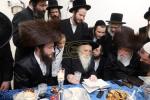 שמחת השבע ברכות פון נכדת הגה"צ רבי יצחק משה ארלנגר שליט"א, בהשתתפות האדמורי"ם מראחמיסטריווקא, סקולען, תולדות יהודה סטוטשין, תורת חכם.