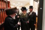 שמחת השבע ברכות פון נכדת הגה"צ רבי יצחק משה ארלנגר שליט"א, בהשתתפות האדמורי"ם מראחמיסטריווקא, סקולען, תולדות יהודה סטוטשין, תורת חכם.