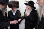 שמחת השבע ברכות פון נכדת הגה"צ רבי יצחק משה ארלנגר שליט"א, בהשתתפות האדמורי"ם מראחמיסטריווקא, סקולען, תולדות יהודה סטוטשין, תורת חכם.