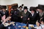 שמחת השבע ברכות פון נכדת הגה"צ רבי יצחק משה ארלנגר שליט"א, בהשתתפות האדמורי"ם מראחמיסטריווקא, סקולען, תולדות יהודה סטוטשין, תורת חכם.