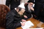 אסיפה אין שטוב פון הרה"ק רבי יעקב מאיר שעכטער שליט"א דורך גדולי זקני חסידות ברסלב אין בארפורברייטונג צום קיבוץ אין אומאן ראש השנה תשפ"ה 